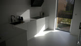 Strakke gietvloer in moderne woning-MC Gietvloeren-alle,Woonkamer-OBLY