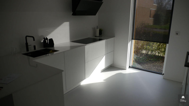 Strakke gietvloer in moderne woning-MC Gietvloeren-alle,Woonkamer-OBLY