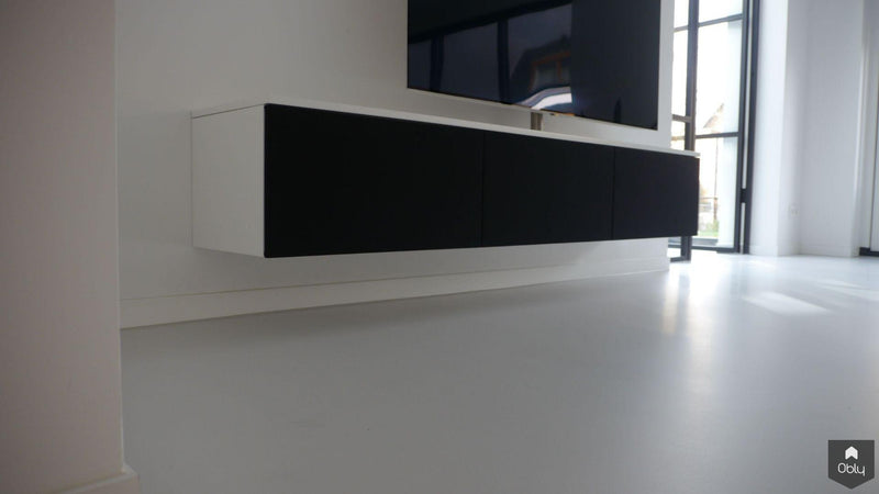 Strakke gietvloer in moderne woning-MC Gietvloeren-alle,Woonkamer-OBLY