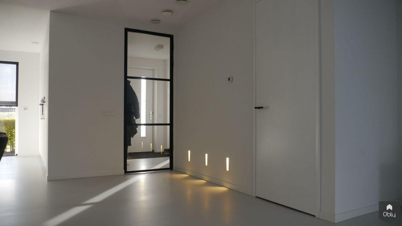 Strakke gietvloer in moderne woning-MC Gietvloeren-alle,Woonkamer-OBLY