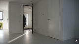 Strakke gietvloer in moderne woning-MC Gietvloeren-alle,Woonkamer-OBLY