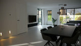 Strakke gietvloer in moderne woning-MC Gietvloeren-alle,Woonkamer-OBLY