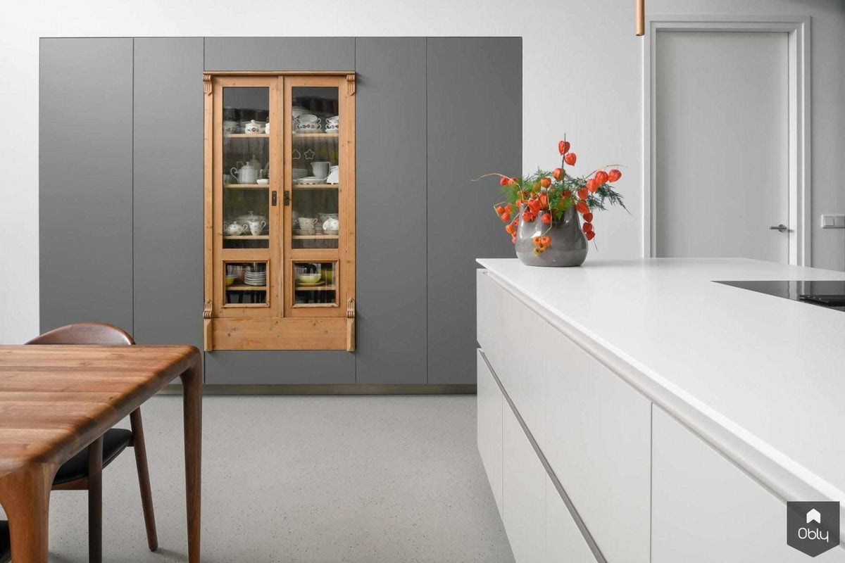 Strakke keuken met authentieke details-Bert van Vlijmen-alle,Keuken,keuken met antieke kast,luxe woonkeuken inspiratie,maatwerk keuken Rosmalen,moderne keuken met authentieke details,moderne keuken met houtaccenten,stijlvolle keuken met eettafel,strakke designkeuken-OBLY