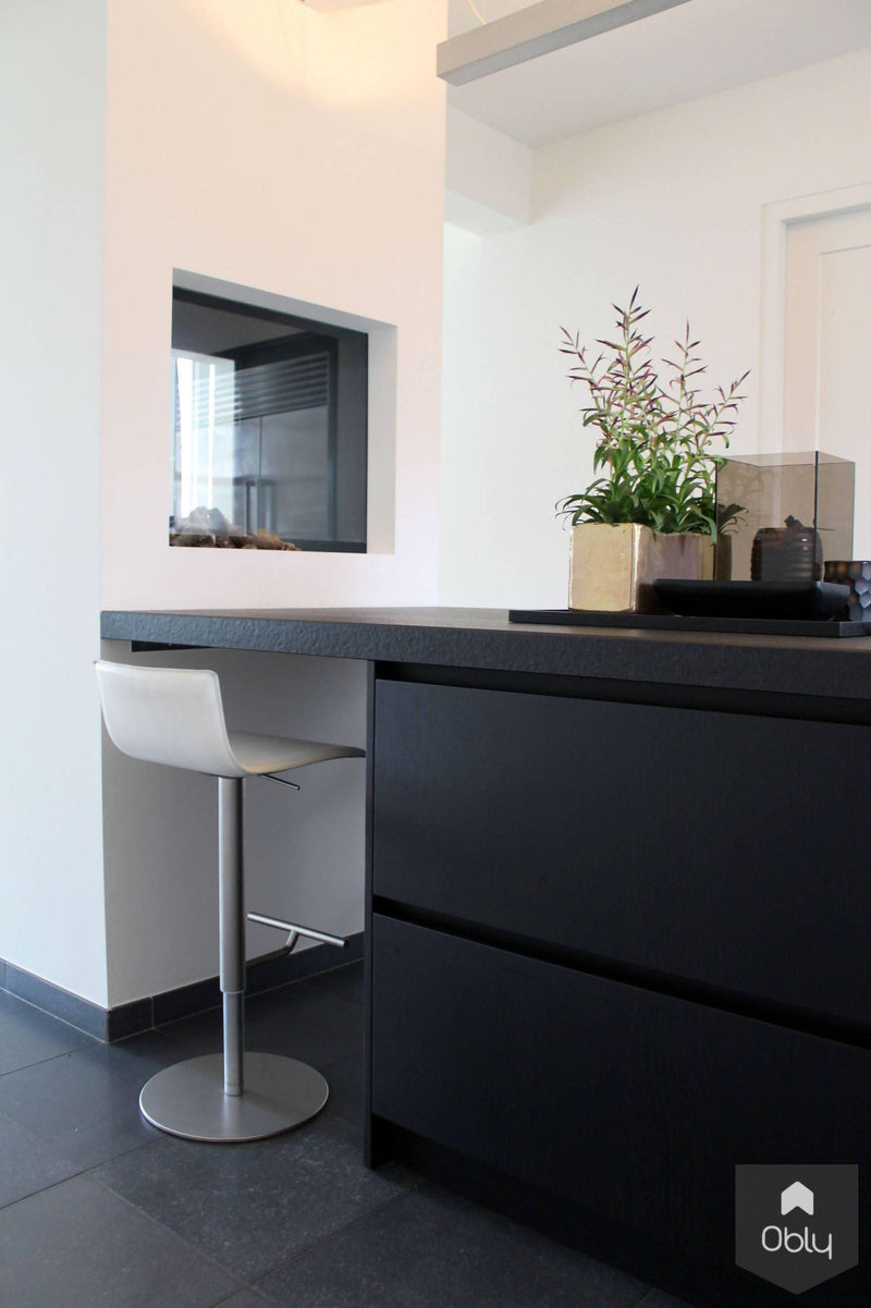 Strakke keuken met zwarte houten fronten-Kitchen Concepts-alle,Keuken-Strakke keuken met zwarte houten fronten | OBLY.com-OBLY