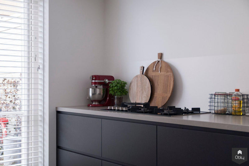 Strakke maatwerk keuken in zwart MDF en eiken wit-Zijlmans Maatwerk-alle,Keuken-OBLY