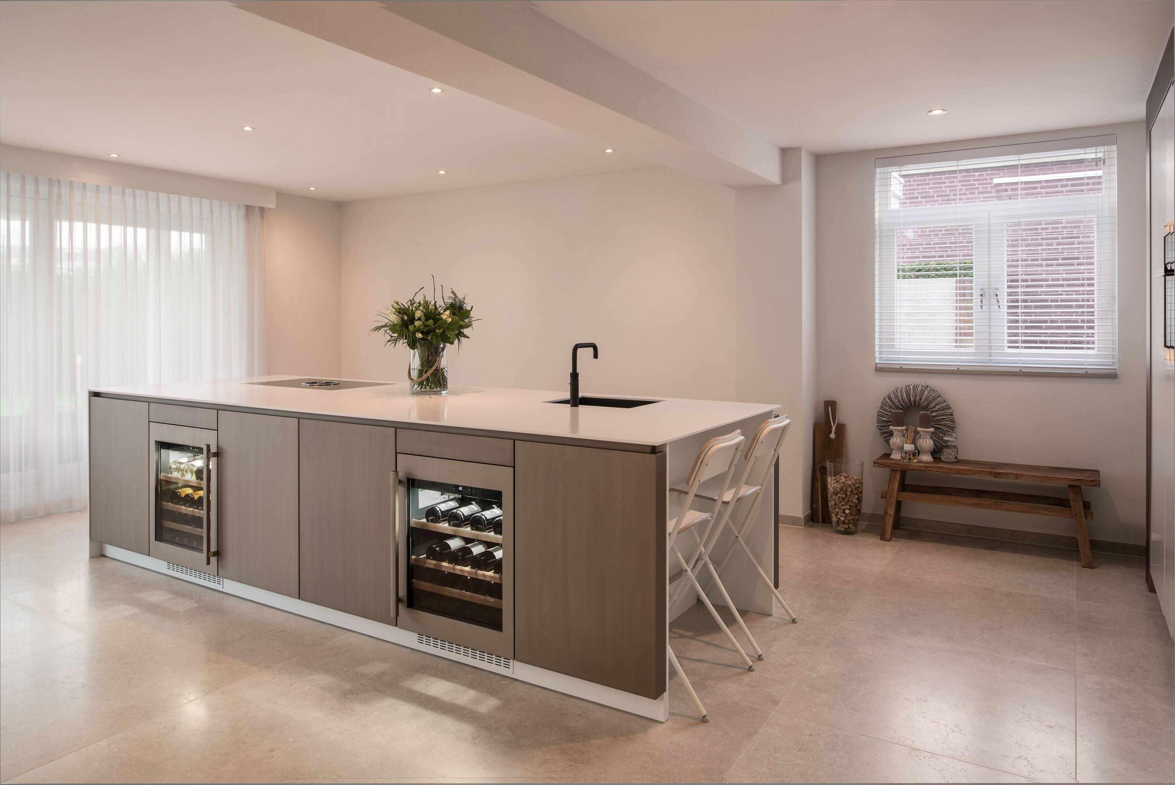 Strakke witte keuken brons kleur-Mereno-Keuken-Strakke witte keuken brons kleur -OBLY