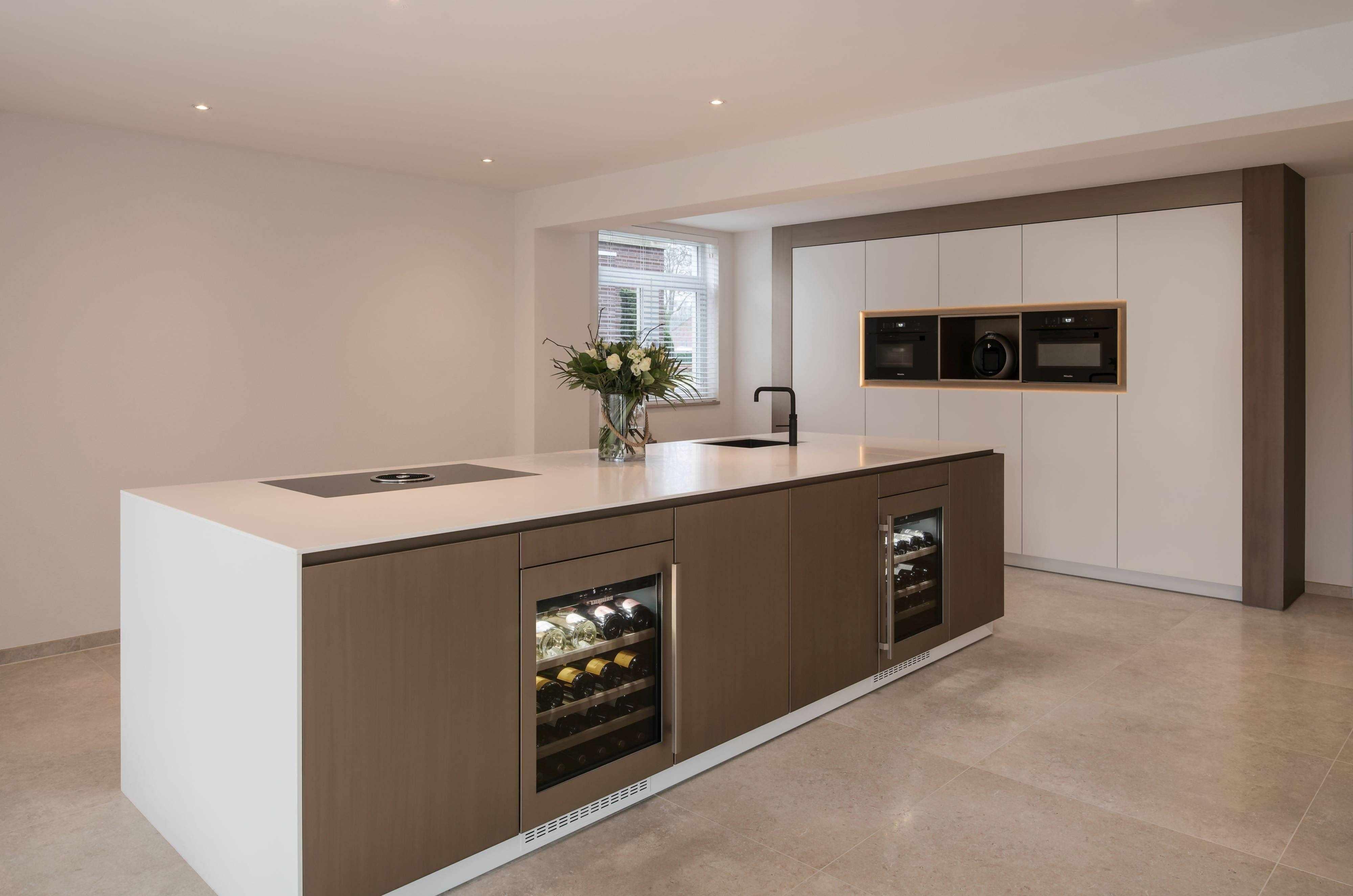 Strakke witte keuken brons kleur-Mereno-Keuken-Strakke witte keuken brons kleur -OBLY