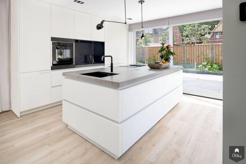 Strakke woning met kleurrijke kunst-Verswijver Interieurconcepten-alle,Keuken,Woonkamer-Strakke woning met kleurrijke kunst | OBLY.com-OBLY