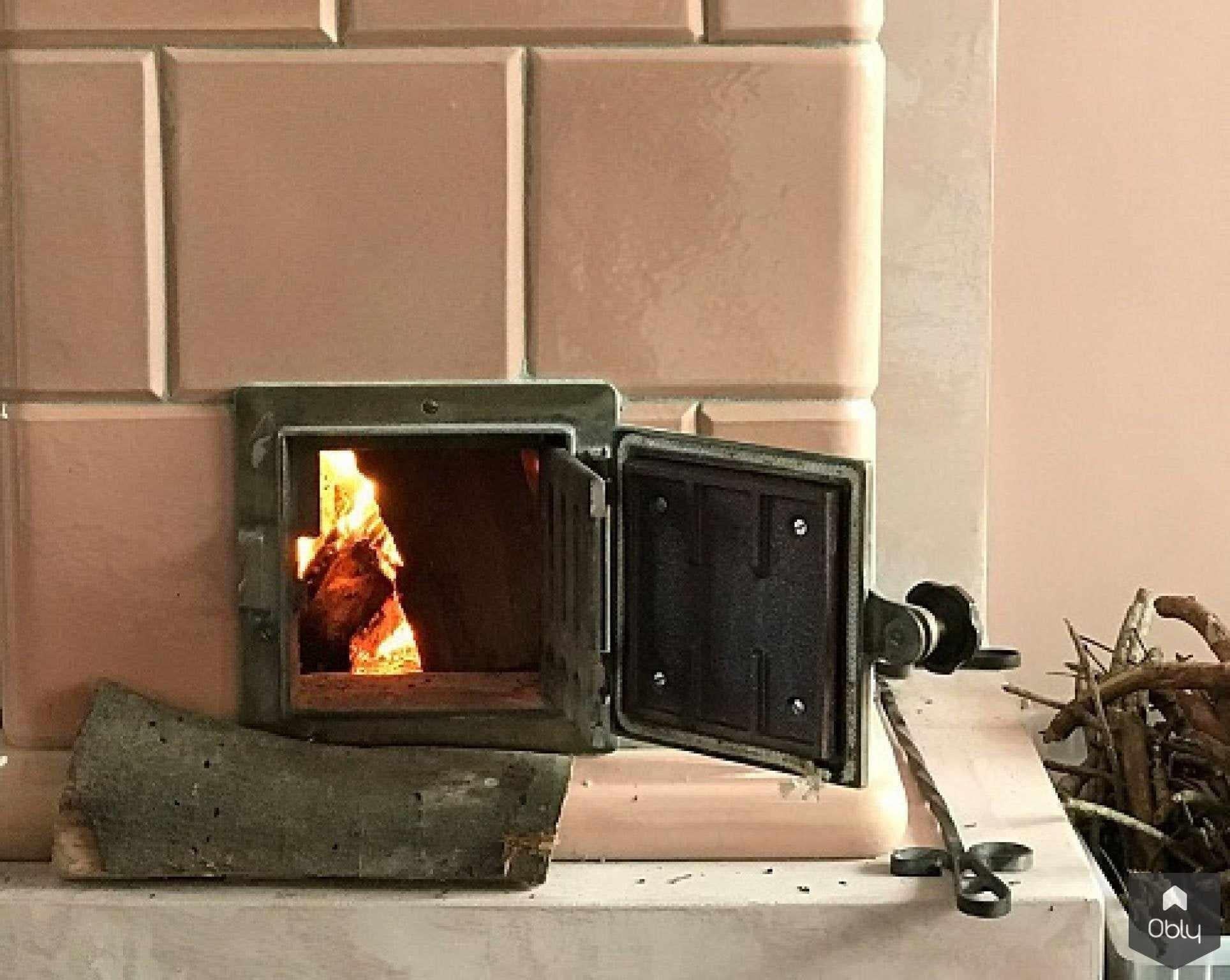 Tegelkachel in woonkamer met leemverf-Gloed Tegelkachels-alle,Woonkamer-OBLY