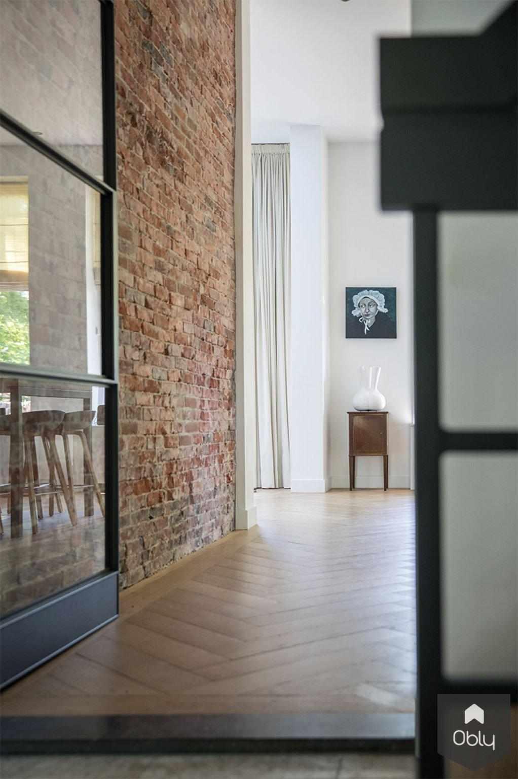 Transformatie van kantoor naar woning-Kraal architecten-Aanbouw,alle,bakstenen wand,industriële deuren,kantoor naar woning,kantoor transformatie,Keuken,modern interieur,renovatie project-OBLY