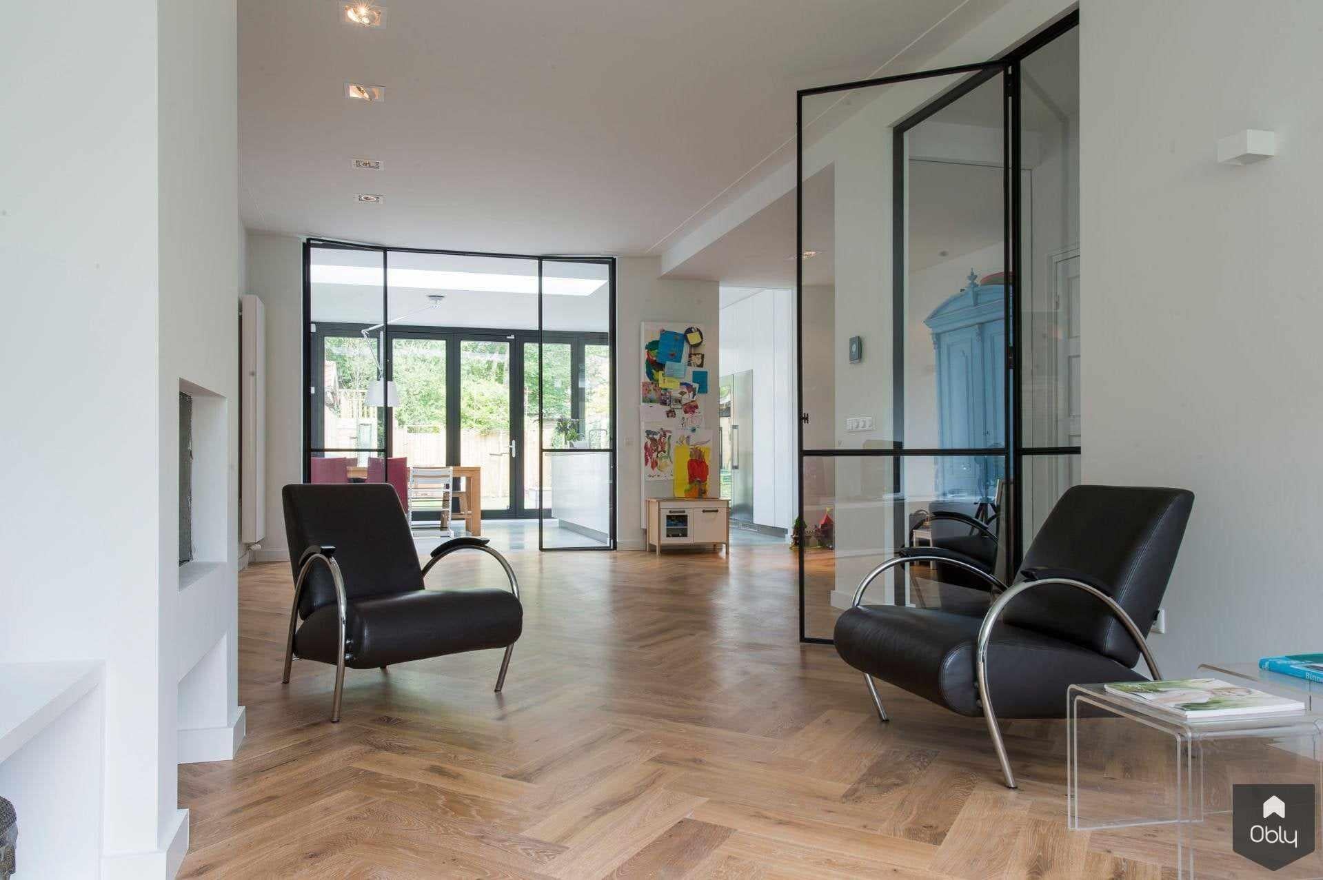 Uitbouw en renovatie jaren 30 woning-De Goede Bouw-alle,jaren 30 woning renovatie,lichtstraat aanbouw,moderne jaren 30 woning,open leefruimte,stalen deuren,uitbouw woning,woning verbouwen,Woonkamer-OBLY