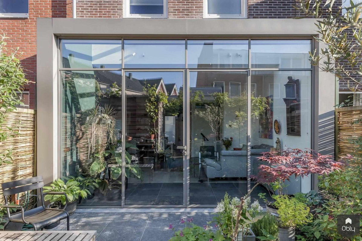 Uitbouw van glas en staal-HOYT Architecten & Bouwmanagers-Aanbouw,alle,glas staal woning,glazen aanbouw,industriële uitbouw,moderne uitbouw,serre aanbouw,stalen kozijnen aanbouw,uitbouw glas staal-Uitbouw van glas en staal | OBLY.com-OBLY