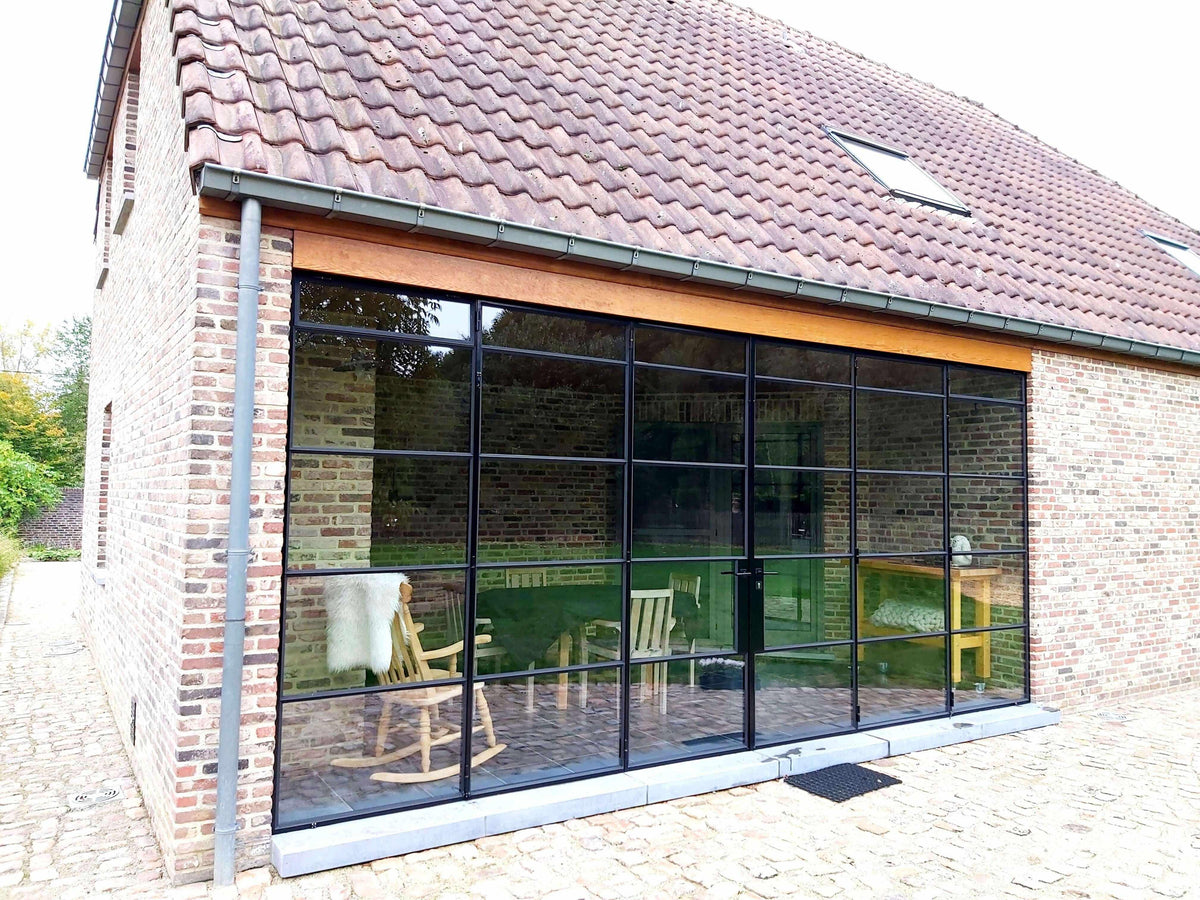 Ultra ranke stalen vouwdeuren maatwerk-Stalendeurenhuys-aanbouw,glazen vouwwanden,luxe aanbouw met glas,maatwerk stalen vouwwand,ranke stalen profielen,stalen pui op maat,stalen serre deuren,ultra ranke stalen vouwdeuren,winddichte vouwdeuren-Ultra ranke stalen maatwerk vouwdeuren -OBLY