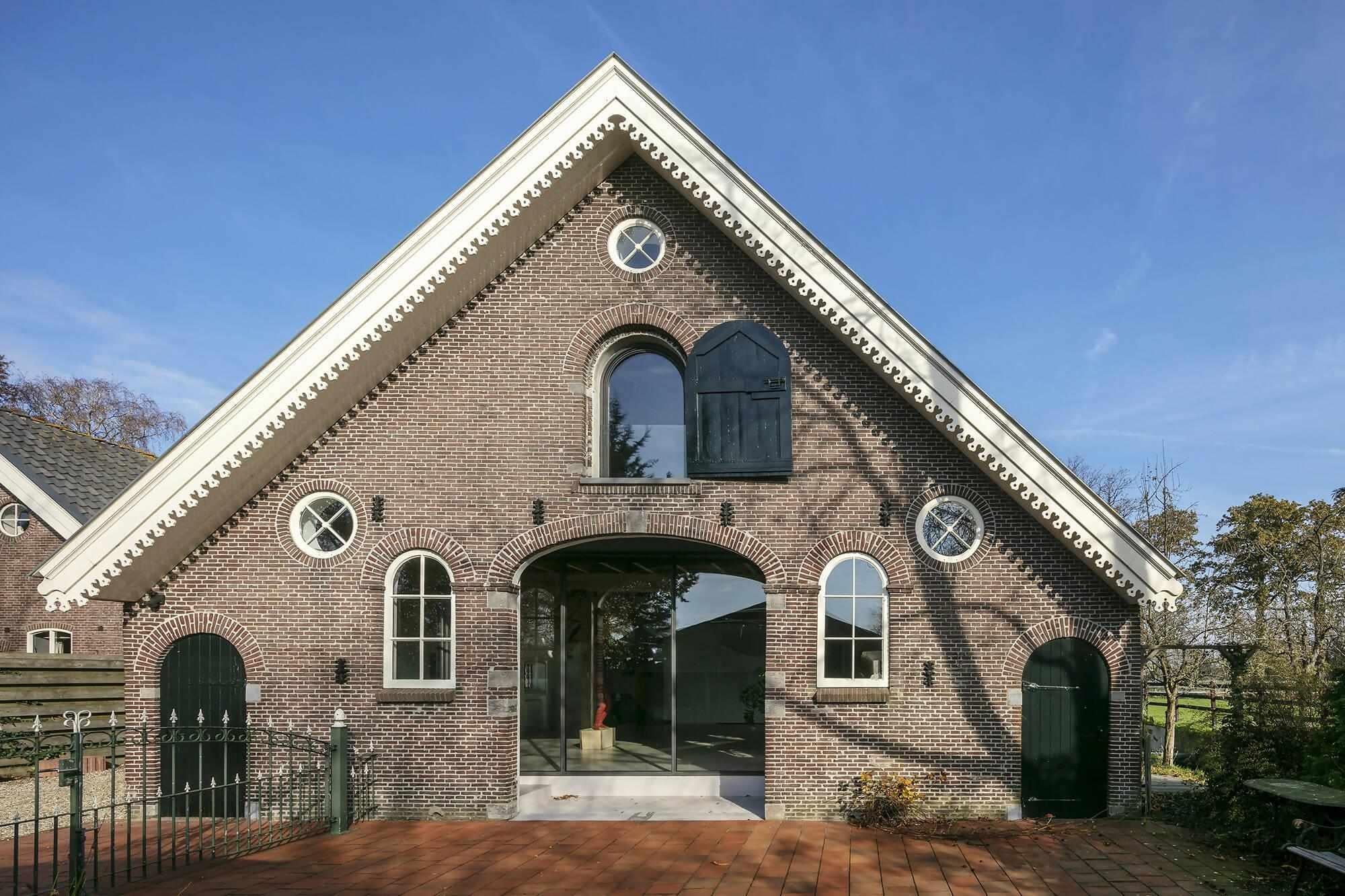 Verbouwing boerderij-Mark Mutsaers architectuur & interieur-AtelierAanHuis,BoerderijRenovatie,HistorischKarakter,HoutenSpanten,MonumentaalPand,OpenLeefruimte,VideMetLoopbrug,Woonkamer-Verbouwing boerderij-OBLY