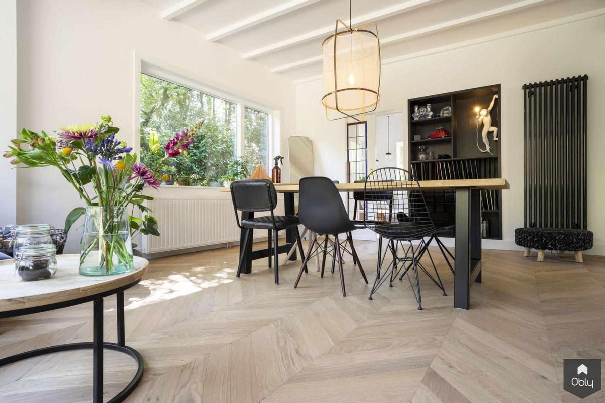 Verouderde Hongaarse punt jaren 30 woning-Vloerenhuis Amsterdam-alle,jaren 30 woning,Woonkamer-Stijlvolle verouderde Hongaarse punt vloer in jaren 30 woning-OBLY