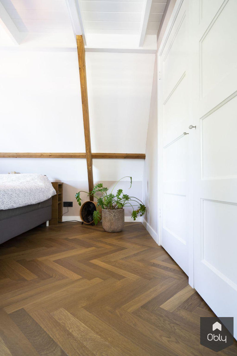 Verouderde dubbel gerookte visgraatvloer-Vloerenhuis Amsterdam-alle,Slaapkamer-OBLY