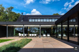 Villa met zwarte glazen wanden-KELLER minimal windows® by Kumasol-alle,Exterieur vrijstaand,Vrijstaand-Villa met zwarte glazen wanden | OBLY.com-OBLY