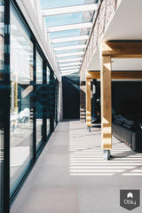 Villa met zwarte glazen wanden-KELLER minimal windows® by Kumasol-alle,Exterieur vrijstaand,Vrijstaand-Villa met zwarte glazen wanden | OBLY.com-OBLY