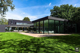Villa met zwarte glazen wanden-KELLER minimal windows® by Kumasol-alle,Exterieur vrijstaand,Vrijstaand-Villa met zwarte glazen wanden | OBLY.com-OBLY