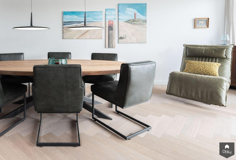 Visgraat vloer met vloerverwarming in licht appartement-The Woodstore-alle,Woonkamer-OBLY