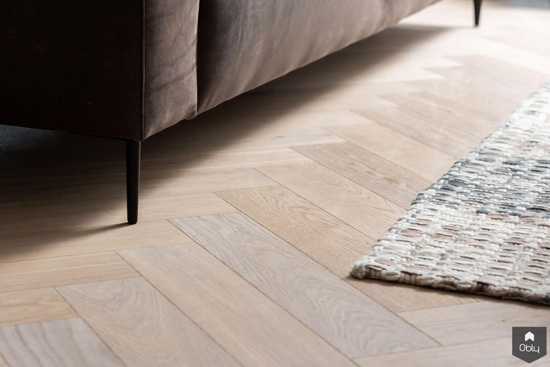 Visgraat vloer met vloerverwarming in licht appartement-The Woodstore-alle,Woonkamer-OBLY