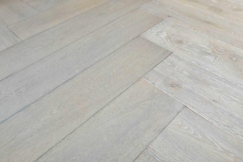 Visgraat vloer stoere afwerking-Pruysen Parket-Woonkamer-Visgraat vloer met stoere afwerking-OBLY