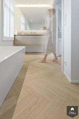 Visgraatparket in natuurtint eiken geplaatst in badkamer-NOBEL Flooring-alle,Badkamer-OBLY