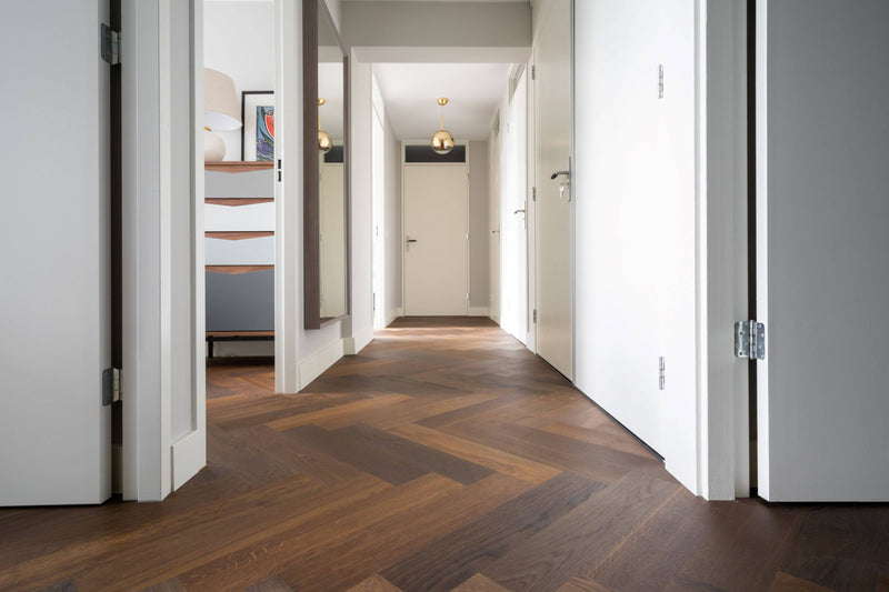 Visgraatvloer gerookt op vloerverwarming-Vloerenhuis Amsterdam-Slaapkamer-Gerookt visgraatvloer op vloerverwarming-OBLY