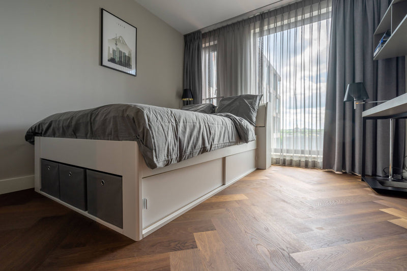 Visgraatvloer gerookt op vloerverwarming-Vloerenhuis Amsterdam-Slaapkamer-Gerookt visgraatvloer op vloerverwarming-OBLY