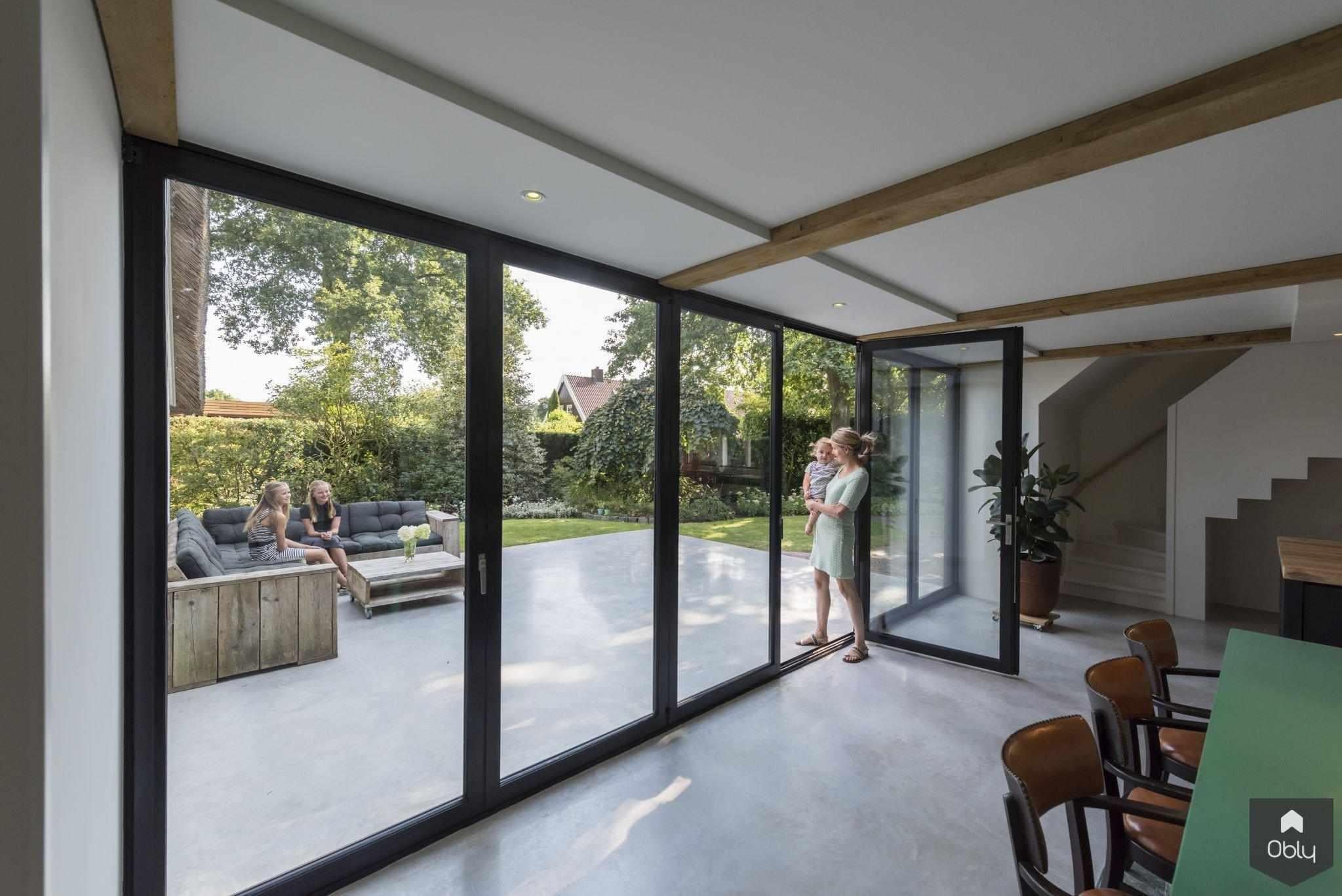 Vouwwand in keuken oude woonboerderij-Solarlux Nederland BV-alle,aluminium vouwwanden,binnen buiten wonen,glazen pui,glazen vouwwanden,landelijke woning,moderne aanbouw,open keuken naar tuin,vouwwanden keuken,woning met glas,woning renovatie-OBLY