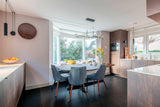 Warme functionele gezinskeuken-Huisvanbinnen-Farrow and Ball keuken,functionele woonkeuken,gezellige eetkeuken,keuken,luxe L keuken,maatwerk keukenontwerp,moderne gezinswoning,stijlvolle keukeninrichting,walnoten eettafel,warme gezinskeuken-Warme functionele gezinskeuken-OBLY