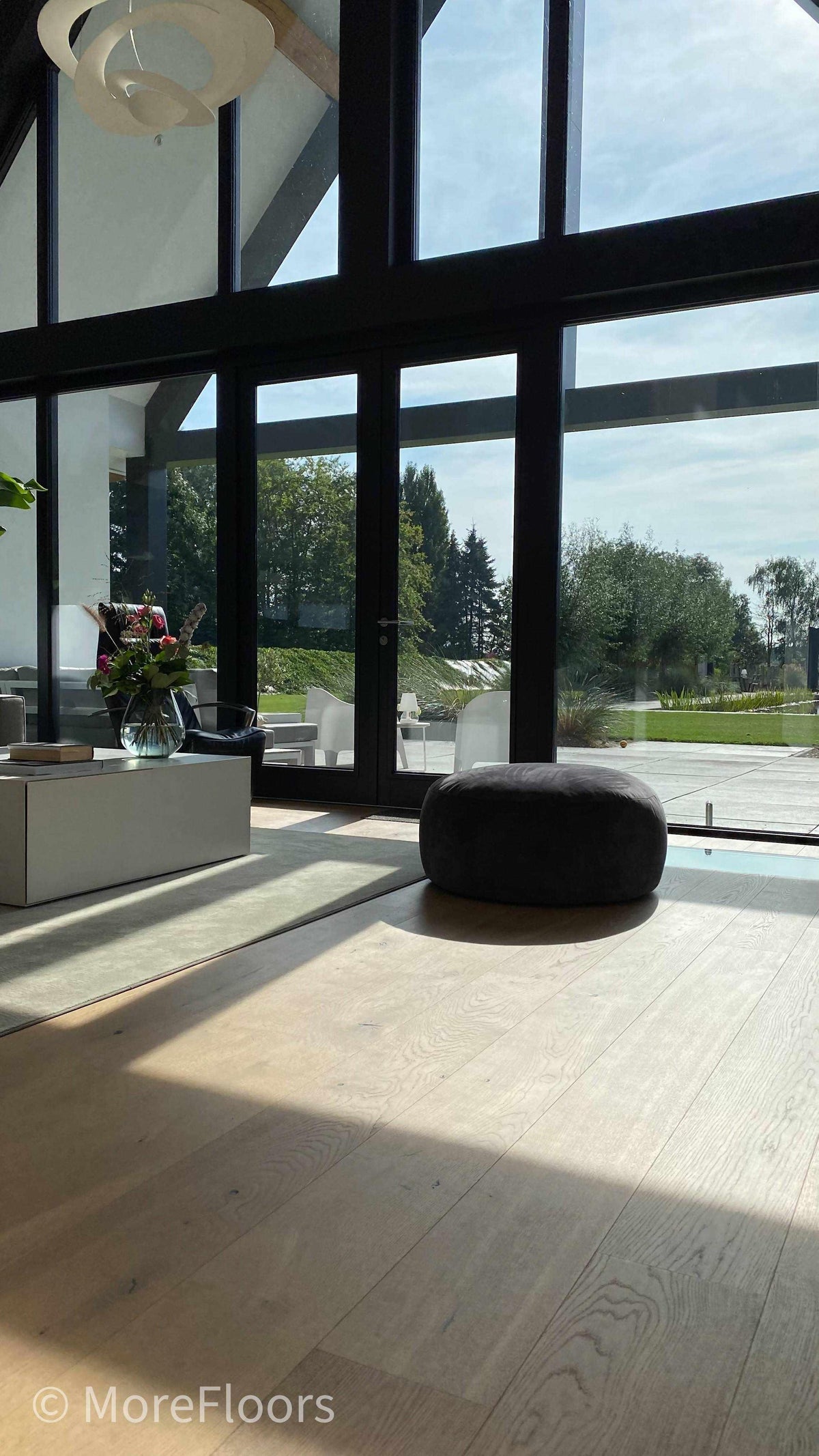 White Wash vloer schuurwoning-MoreFloors-exterieur villa vloer,interieur eiken vloer,keuken houten vloer,Vloer,Woonkamer,woonkamer lichte houten vloer,woonkamer white wash vloer-White Wash vloer schuurwoning-OBLY