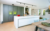 Wit corian werkblad met kookeiland-Cora Techniek-Keuken-Kookeiland met wit Corian werkblad-OBLY