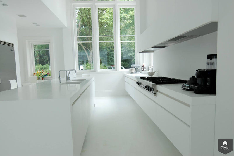 Witte Corian keuken met Viking apparatuur.-DBD Interiors-alle, Keuken-OBLY