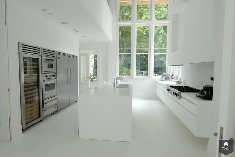 Witte Corian keuken met Viking apparatuur.-DBD Interiors-alle, Keuken-OBLY