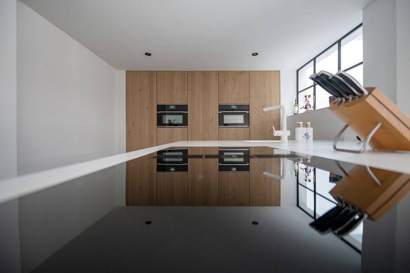 Witte keuken met eiken fineer kastenwand-Ergoform-alle,Keuken-OBLY