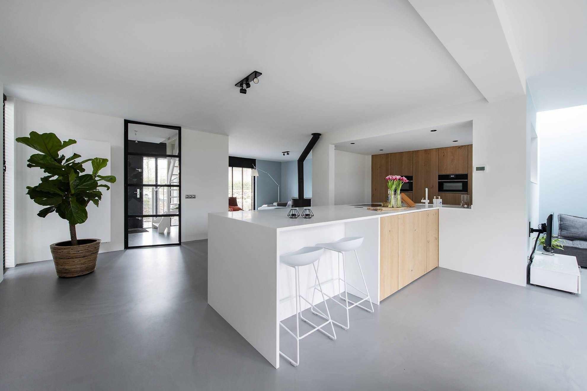 Witte keuken met eiken fineer kastenwand-Ergoform-alle,Keuken-OBLY
