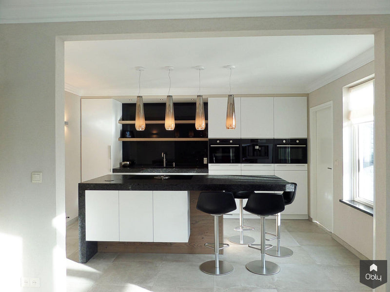 Witte keuken met hout en zwarte accenten-Keukenarchitectuur Midden Brabant-alle,Keuken-OBLY