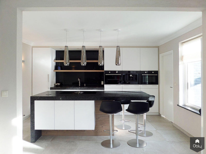 Witte keuken met hout en zwarte accenten-Keukenarchitectuur Midden Brabant-alle,Keuken-OBLY