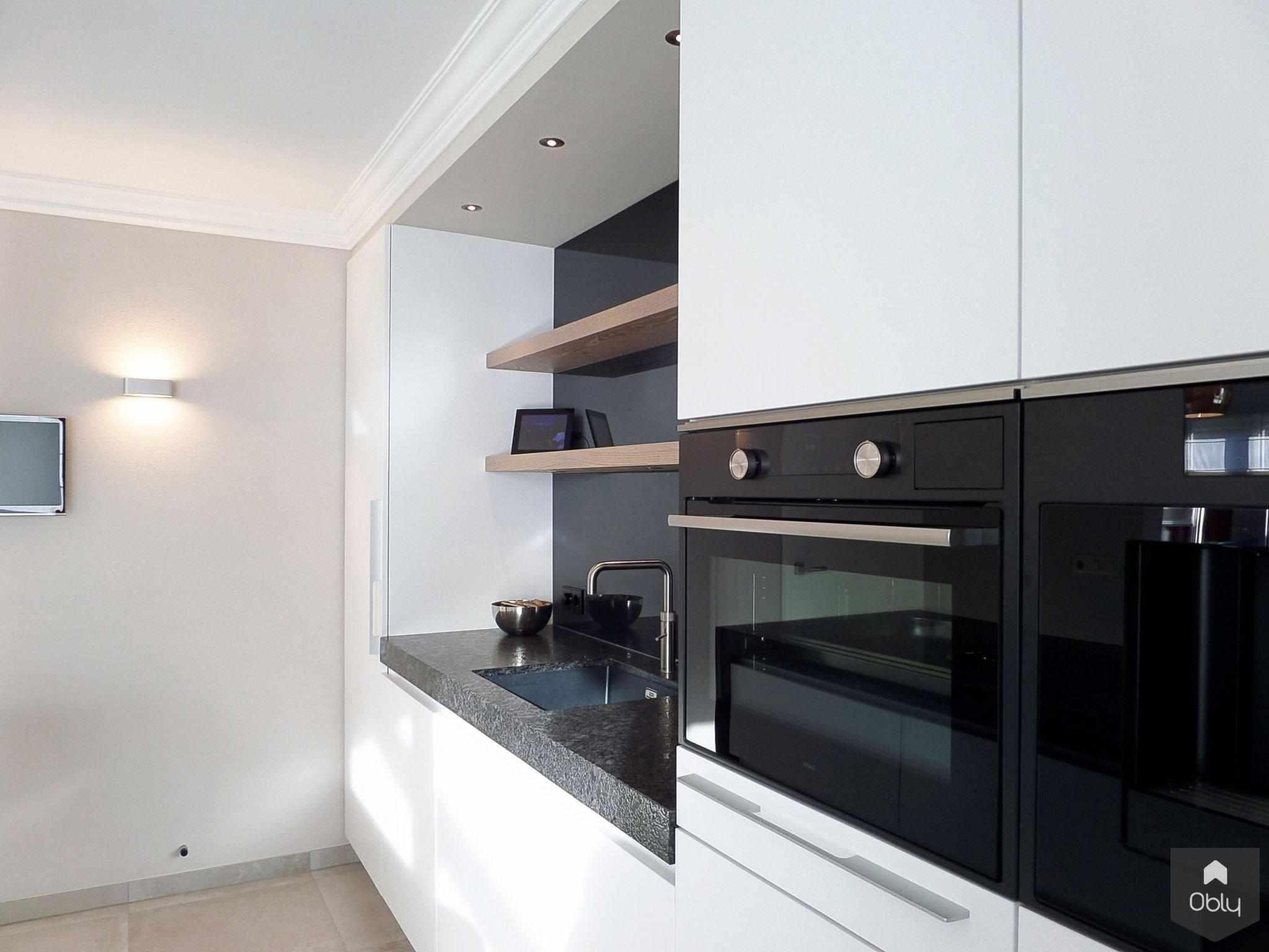 Witte keuken met hout en zwarte accenten-Keukenarchitectuur Midden Brabant-alle,Keuken-OBLY