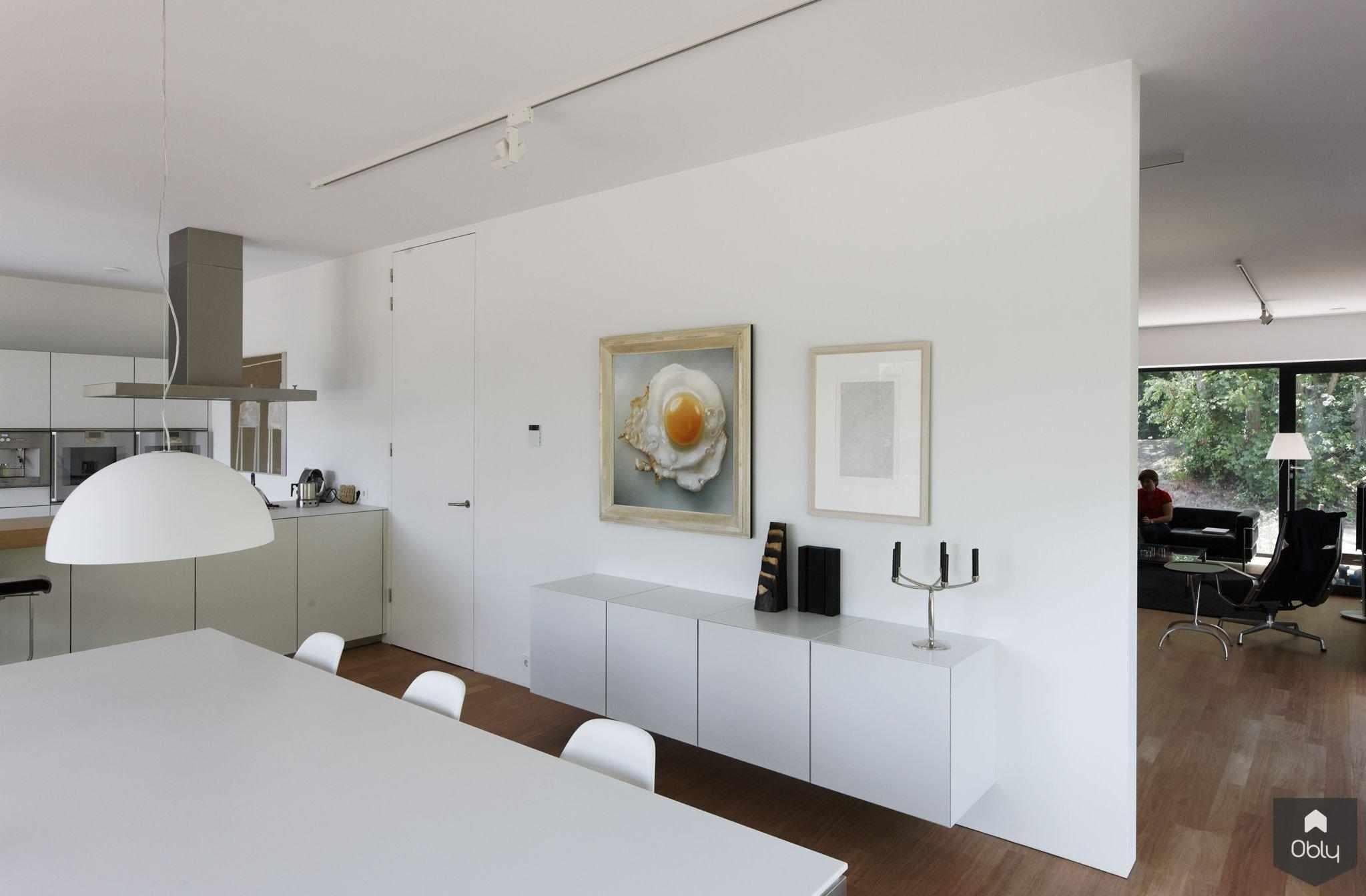 Woonhuis H-Havermans : Hielkema-alle,Exterieur vrijstaand,Interieur,minimalistisch design,moderne architectuur,moderne woning,open leefruimte,strakke keuken,veel daglicht,Woonkamer-OBLY