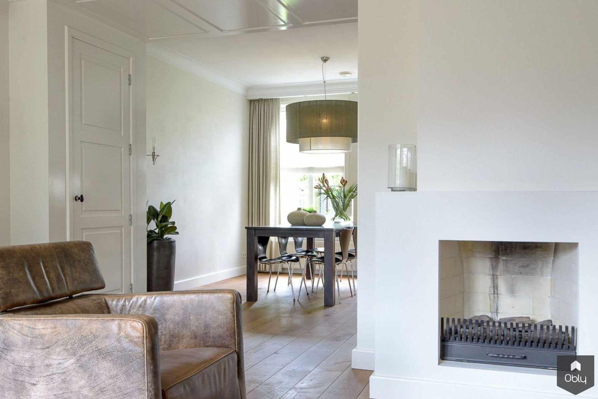 Woonhuis met karakteristieke elementen-Peggy Franssen Interieurontwerp-alle,Architectonisch interieur,Eikenhouten vloer,Glas-in-lood details,Interieur met maatwerk,Open haard design,Ruimtelijk wonen,Sfeervol wonen,Woonhuis met karakter,Woonkamer-OBLY