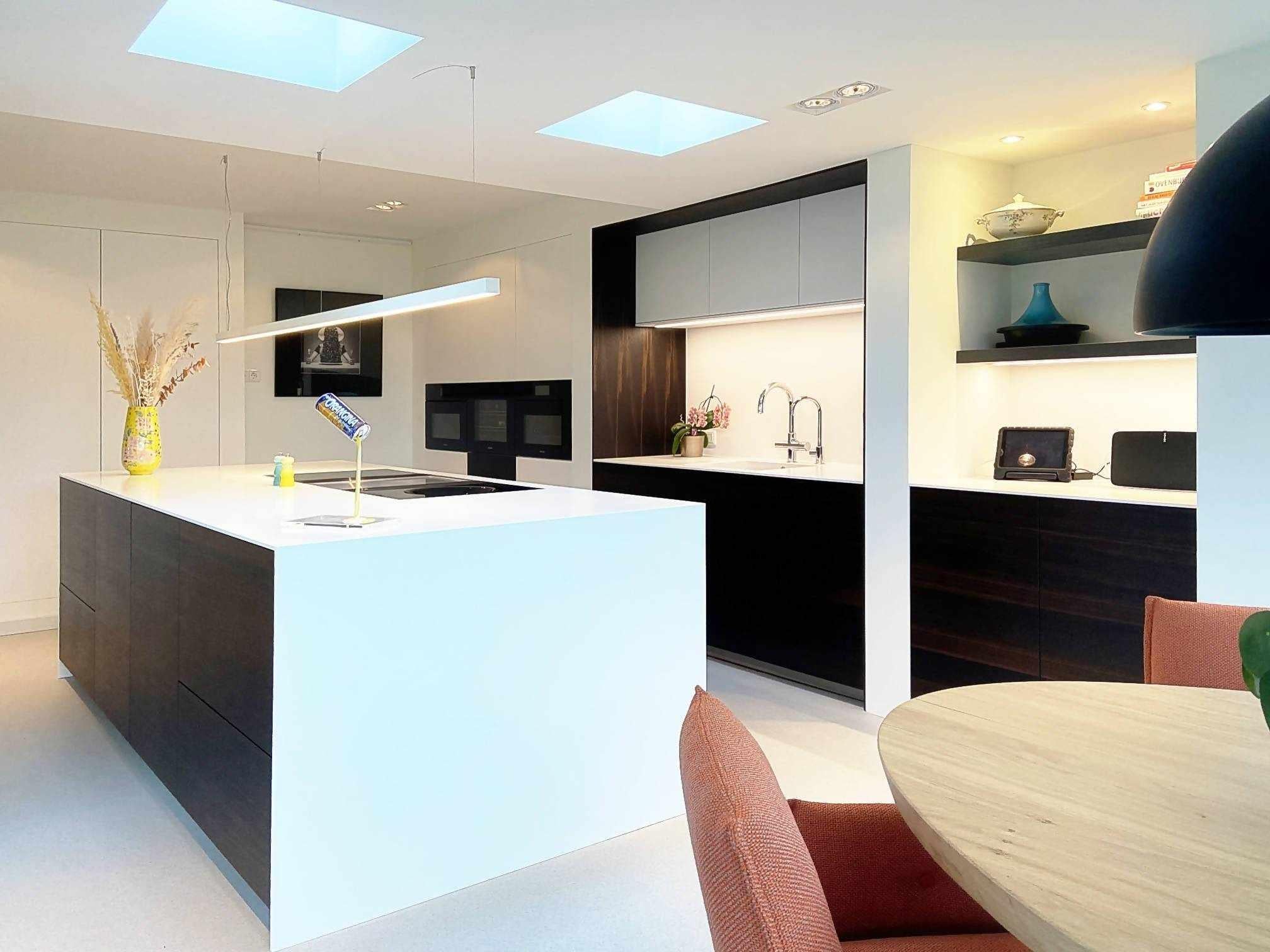 Zijdemat witte woonkeuken-Keukenarchitectuur Midden Brabant-Keuken-Verbouwing zijdemat witte woonkeuken-OBLY