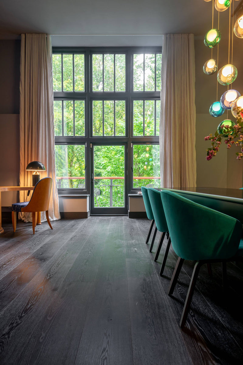 Zwarte eiken vloer-Vloerenhuis Amsterdam-Woonkamer-Zwarte eiken parket vloer-OBLY