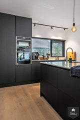 Zwarte keuken met marmeren blad-Keukenstudio Stormink-alle, Keuken-Zwarte keuken met marmeren blad | OBLY.com-OBLY
