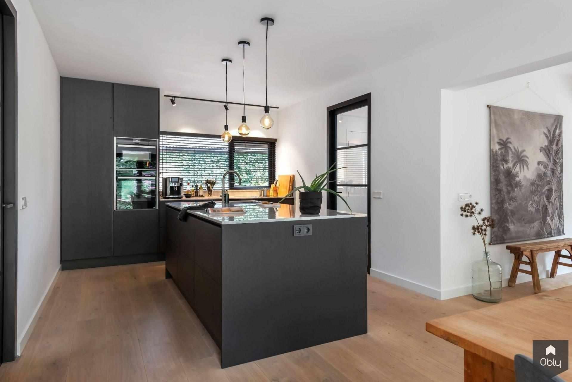 Zwarte keuken met marmeren blad-Keukenstudio Stormink-alle,Keuken-Zwarte keuken met marmeren blad | OBLY.com-OBLY