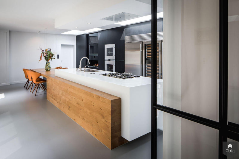 Zwarte moderne keuken met wit keukeneiland-Culimaat-alle,Keuken-OBLY