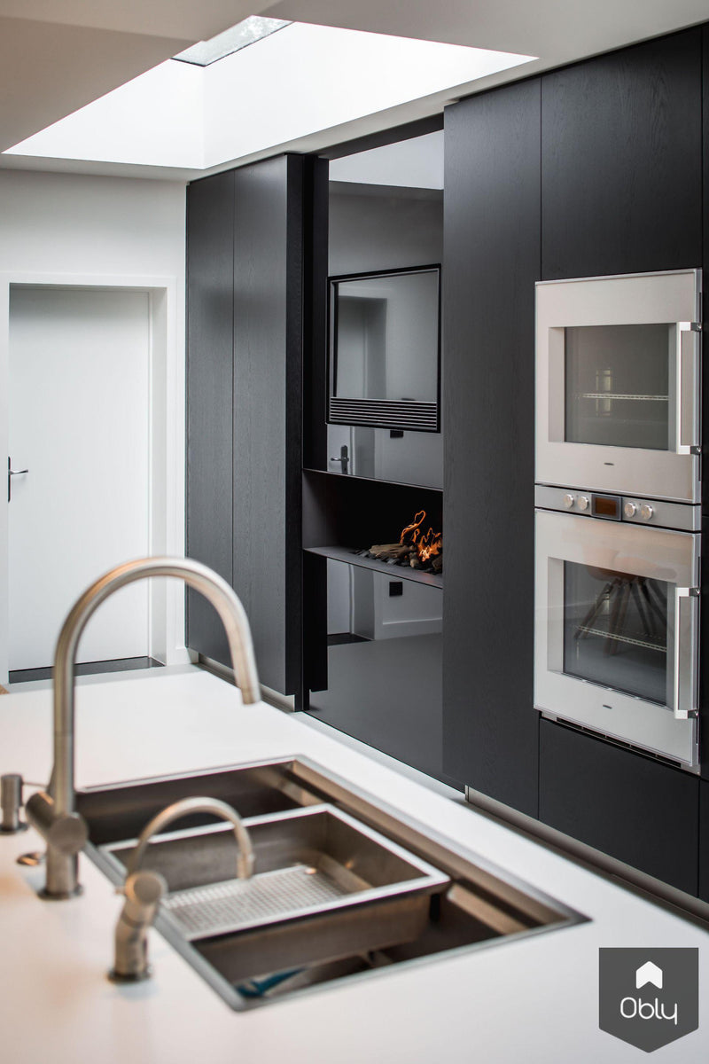 Zwarte moderne keuken met wit keukeneiland-Culimaat-alle,Keuken-OBLY
