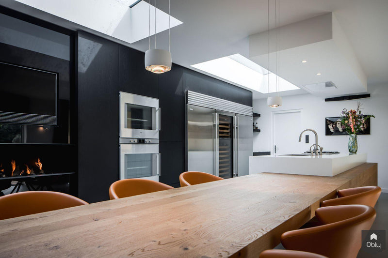 Zwarte moderne keuken met wit keukeneiland-Culimaat-alle,Keuken-OBLY
