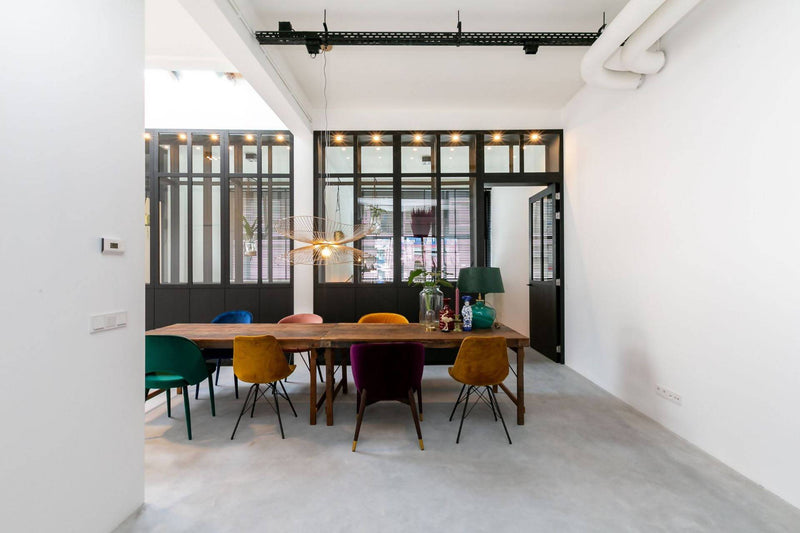 Zwarte roomdivider met opbergruimte in loft-Berka Interieurbouw en Meubelmakerij-alle,Woonkamer-Zwarte roomdivider met opbergruimte in loft | OBLY.com-OBLY